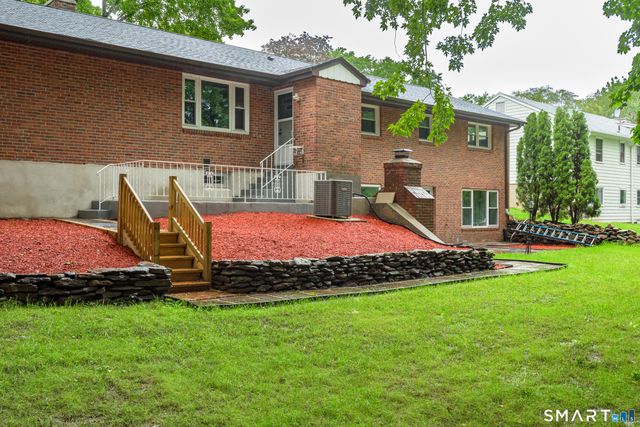 8 Lincoln Avenue, West Hartford, CT 06117