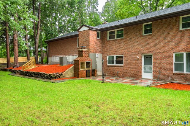 8 Lincoln Avenue, West Hartford, CT 06117