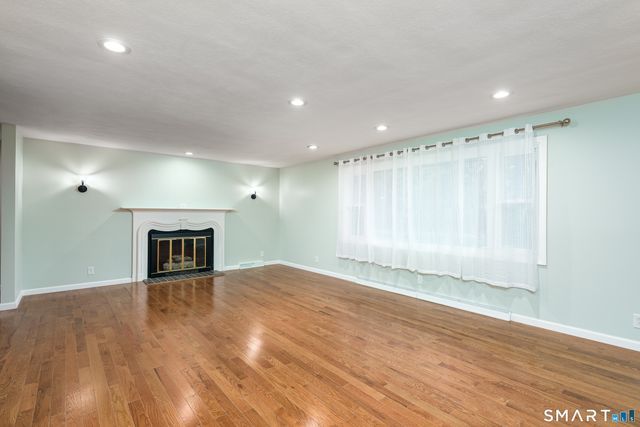 8 Lincoln Avenue, West Hartford, CT 06117