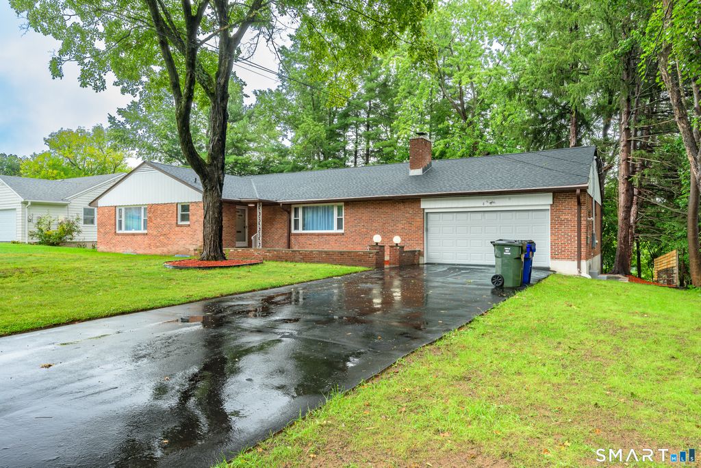 8 Lincoln Avenue, West Hartford, CT 06117