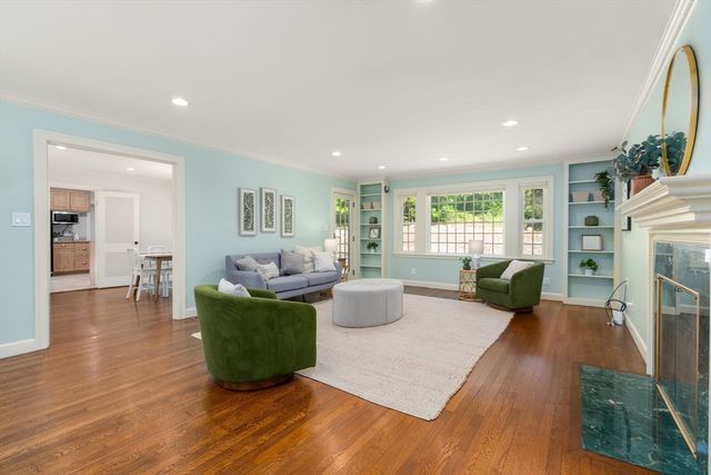 118 Newton St, Weston, MA 02493