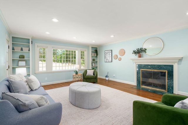 118 Newton St, Weston, MA 02493