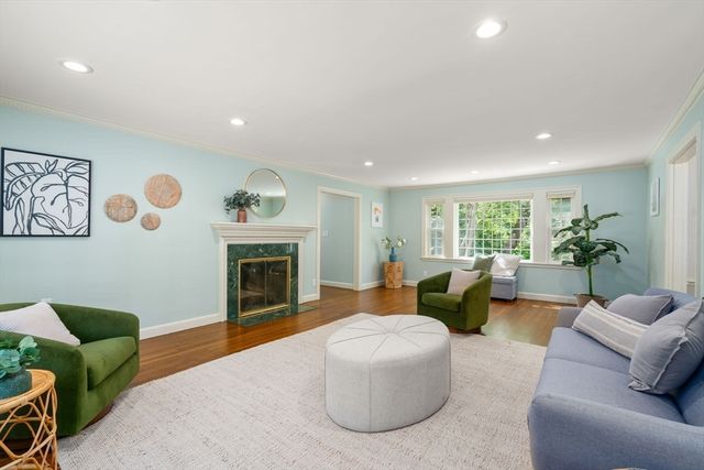 118 Newton St, Weston, MA 02493