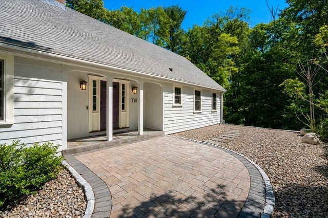 118 Newton St, Weston, MA 02493