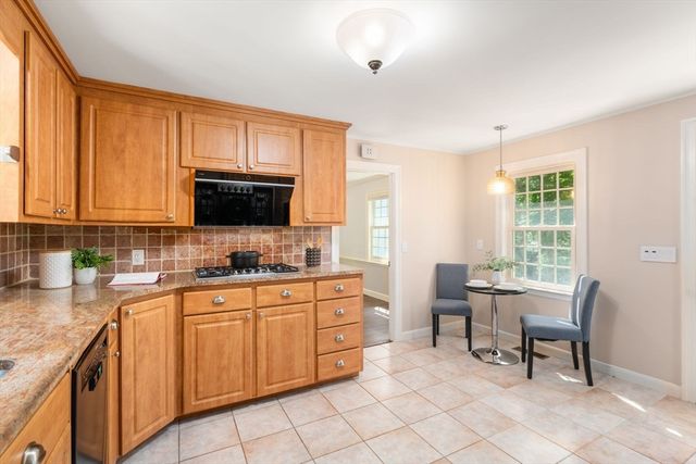 118 Newton St, Weston, MA 02493