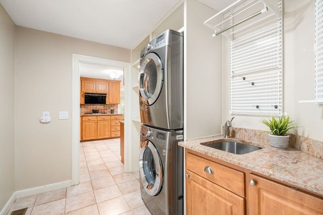 118 Newton St, Weston, MA 02493