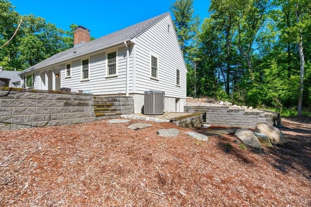 118 Newton St, Weston, MA 02493