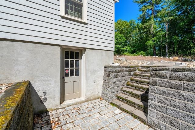 118 Newton St, Weston, MA 02493