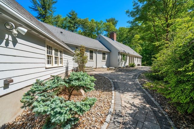 118 Newton St, Weston, MA 02493