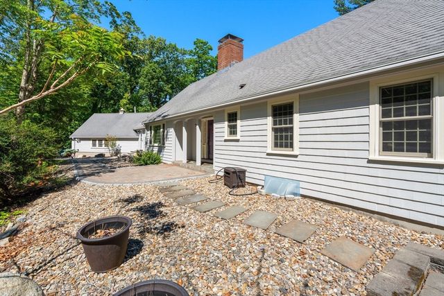 118 Newton St, Weston, MA 02493