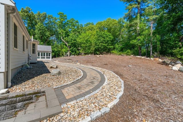 118 Newton St, Weston, MA 02493