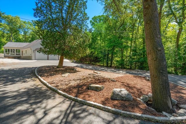 118 Newton St, Weston, MA 02493