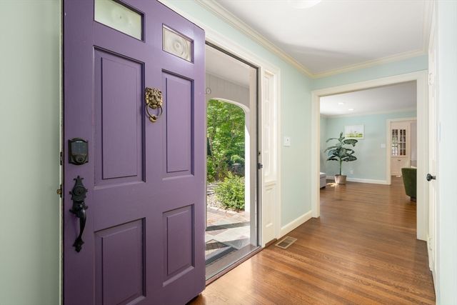 118 Newton St, Weston, MA 02493