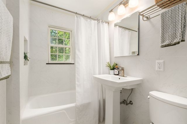 118 Newton St, Weston, MA 02493