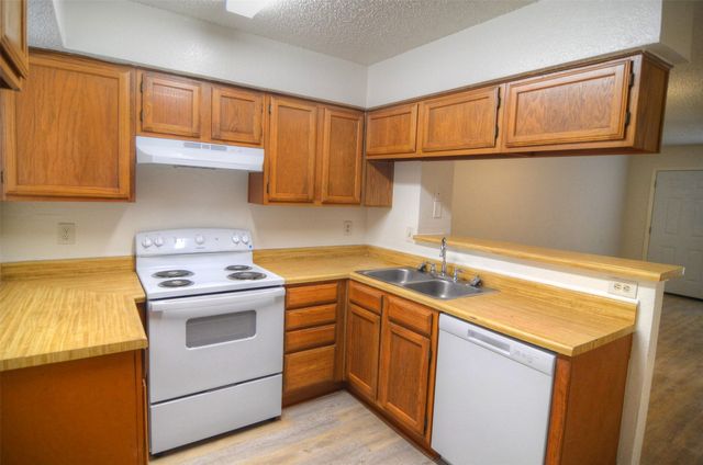 9451 Olde Village Court, Dallas, TX 75227