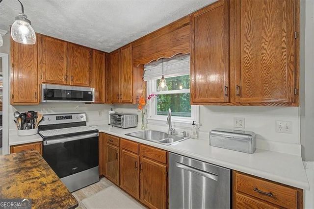 4802 Thornwood Drive, Acworth, GA 30102