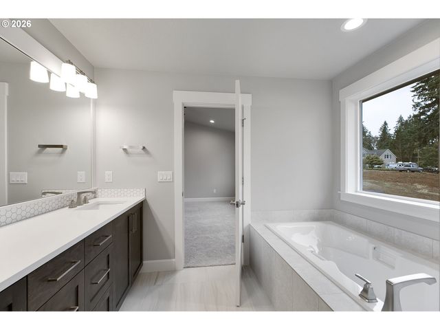 14047 Se Piper Cub Way, Milwaukie, OR 97267