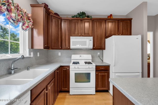 5 Bellagio Road, Manchester, NJ 08759