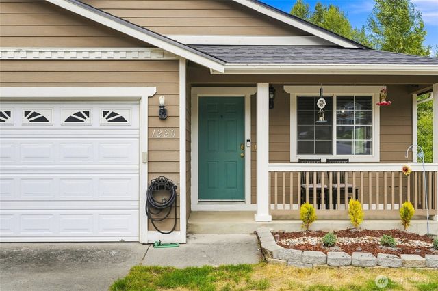 1220 N 12th Road, Mount Vernon, WA 98273
