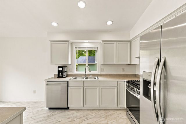 1220 N 12th Road, Mount Vernon, WA 98273