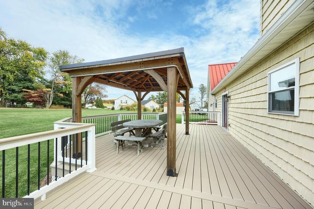 16434 CROSS ROADS AVE, Stewartstown, PA 17363