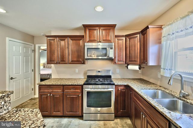 16434 CROSS ROADS AVE, Stewartstown, PA 17363