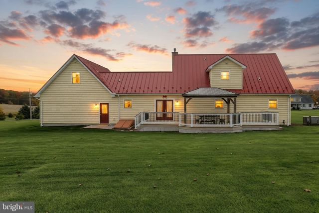 16434 CROSS ROADS AVE, Stewartstown, PA 17363