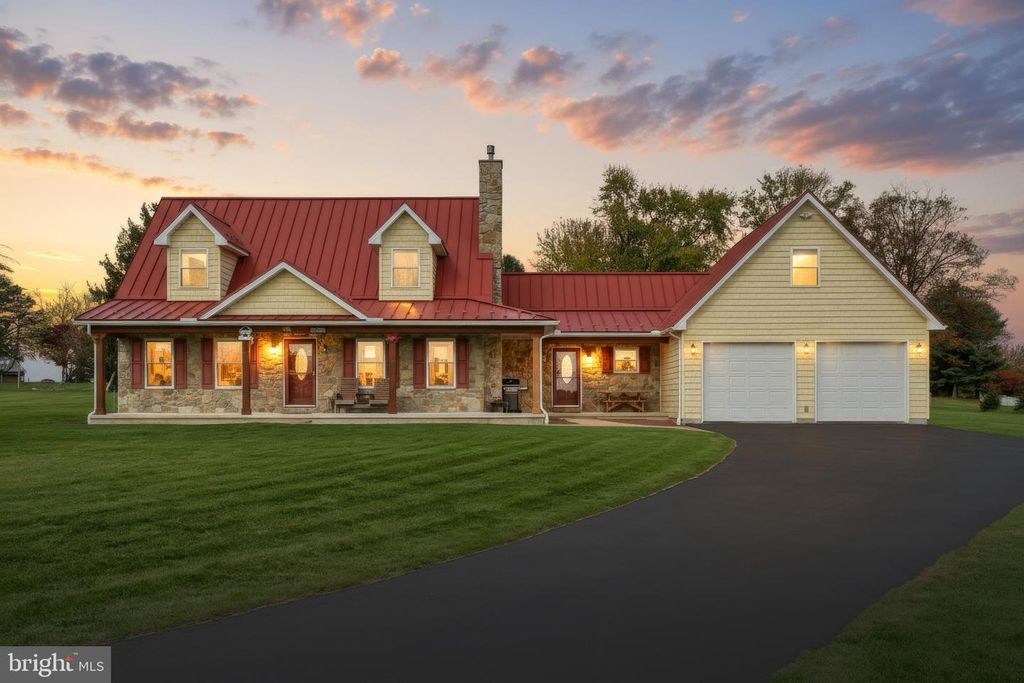 16434 CROSS ROADS AVE, Stewartstown, PA 17363