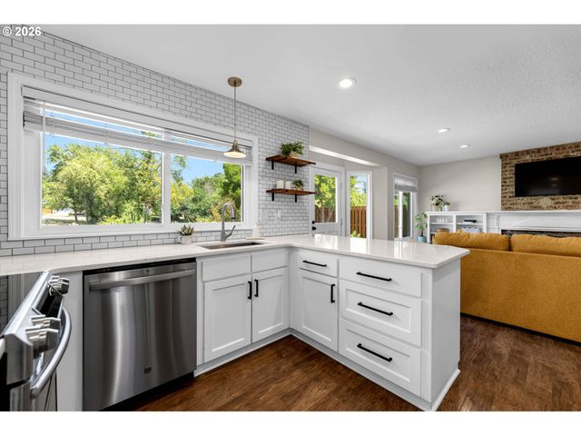 9047 Sw REILING St, Portland, OR 97224