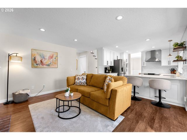 9047 Sw REILING St, Portland, OR 97224