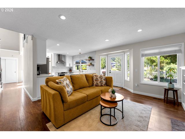 9047 Sw REILING St, Portland, OR 97224