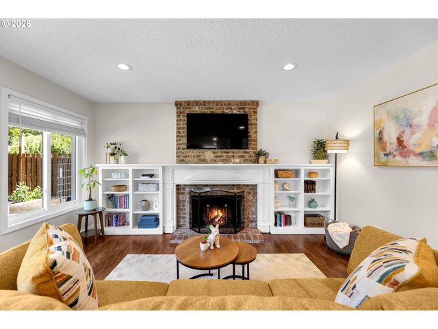 9047 Sw REILING St, Portland, OR 97224