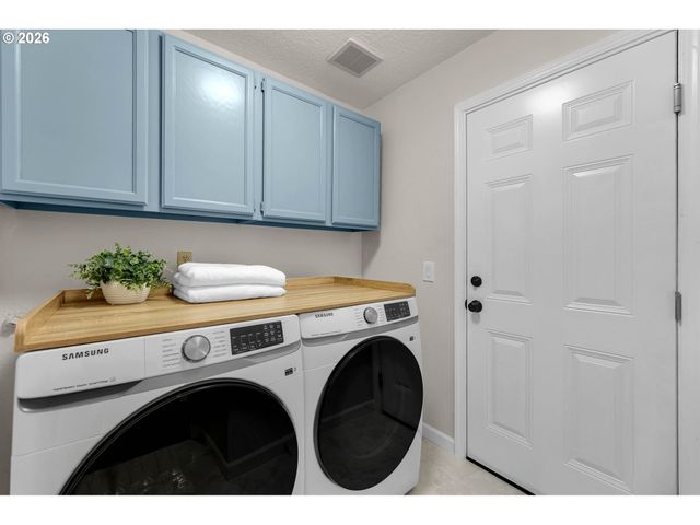9047 Sw REILING St, Portland, OR 97224