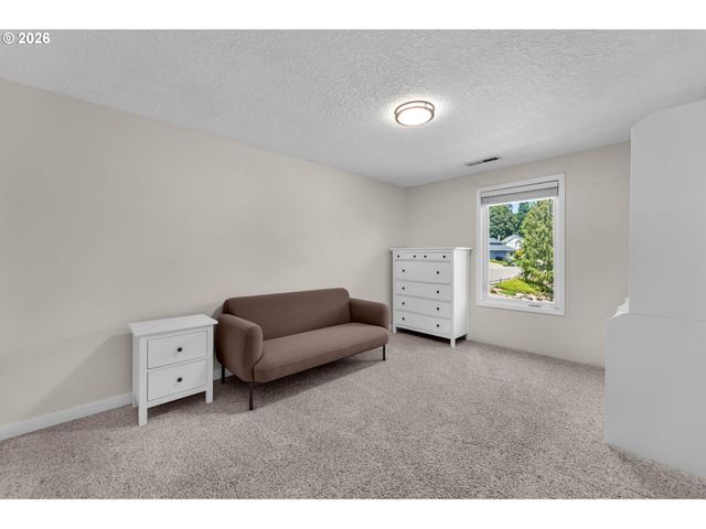 9047 Sw REILING St, Portland, OR 97224