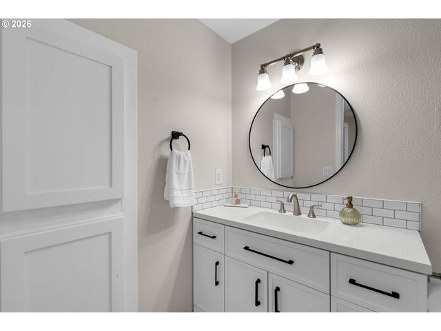 9047 Sw REILING St, Portland, OR 97224