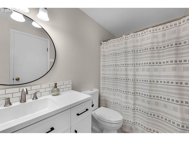 9047 Sw REILING St, Portland, OR 97224