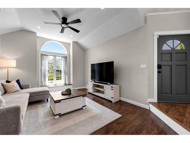 9047 Sw REILING St, Portland, OR 97224