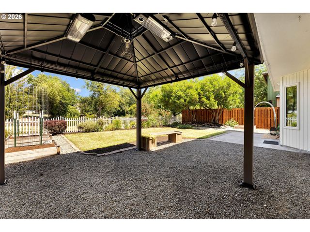 9047 Sw REILING St, Portland, OR 97224
