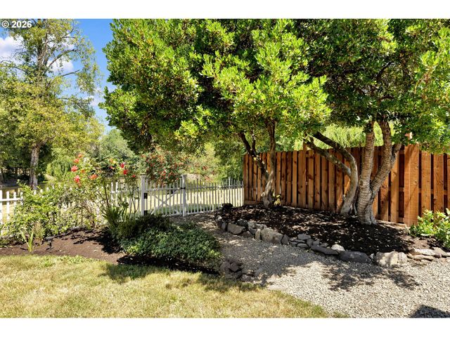 9047 Sw REILING St, Portland, OR 97224