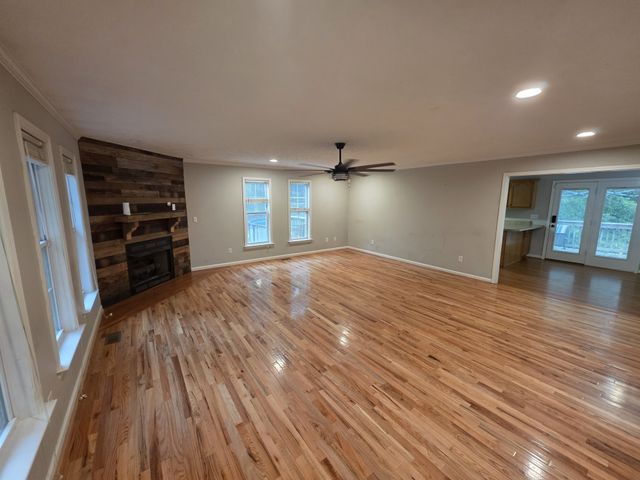 1200 Dawson Rd, White Bluff, TN 37187