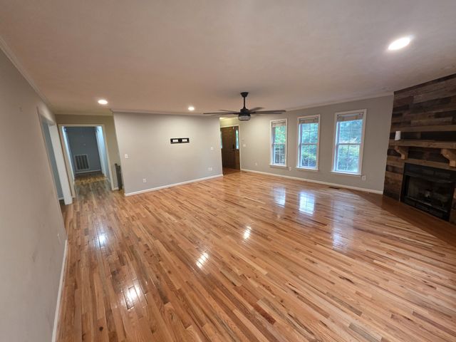 1200 Dawson Rd, White Bluff, TN 37187