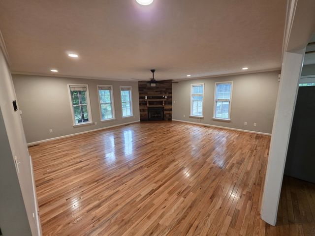1200 Dawson Rd, White Bluff, TN 37187