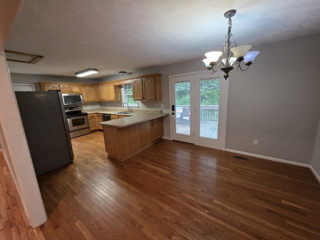 1200 Dawson Rd, White Bluff, TN 37187