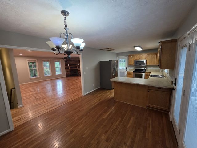 1200 Dawson Rd, White Bluff, TN 37187