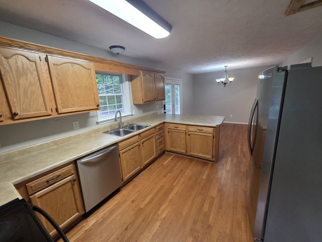 1200 Dawson Rd, White Bluff, TN 37187