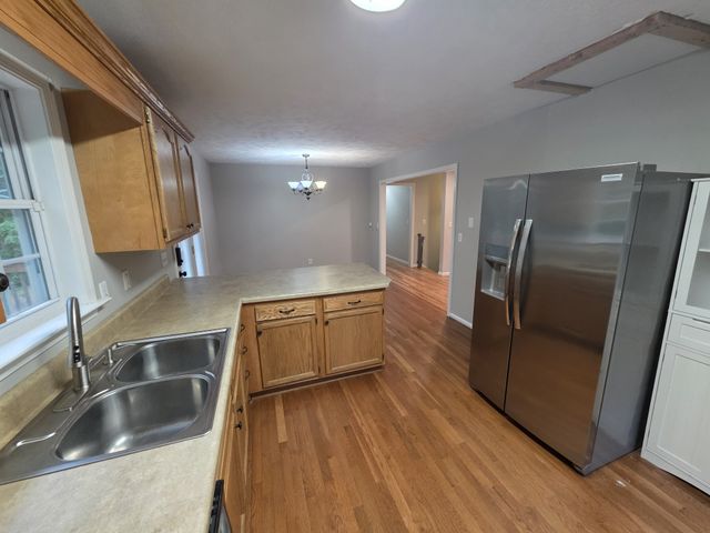 1200 Dawson Rd, White Bluff, TN 37187