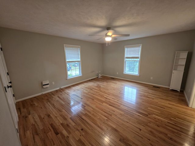 1200 Dawson Rd, White Bluff, TN 37187