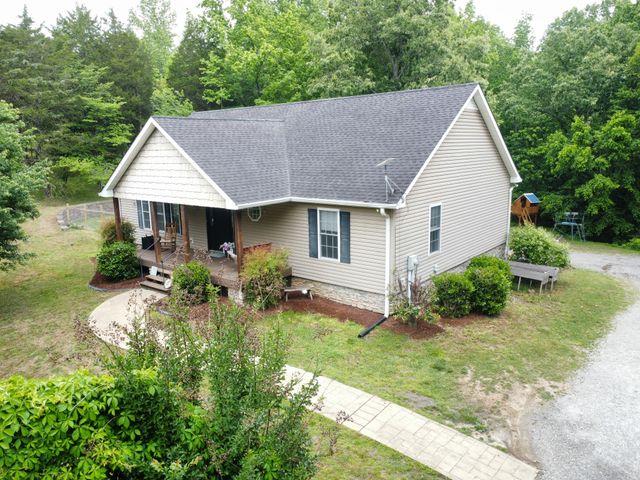 1200 Dawson Rd, White Bluff, TN 37187