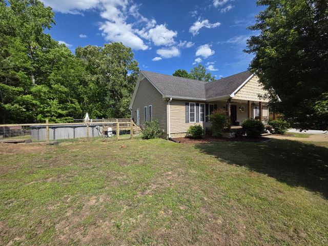 1200 Dawson Rd, White Bluff, TN 37187