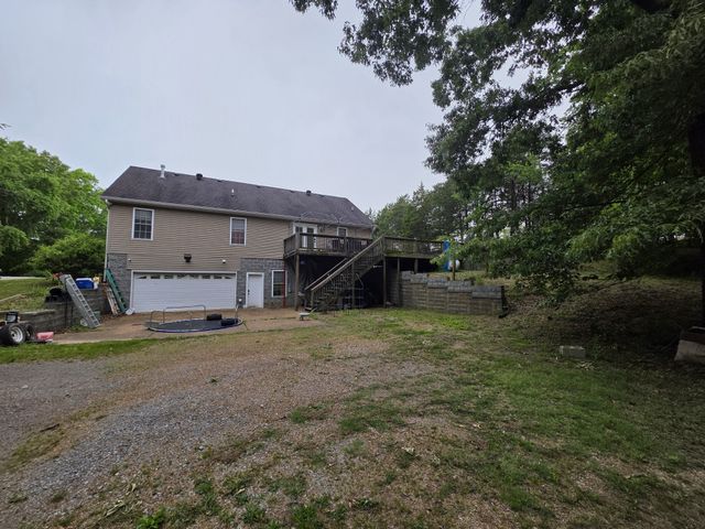 1200 Dawson Rd, White Bluff, TN 37187